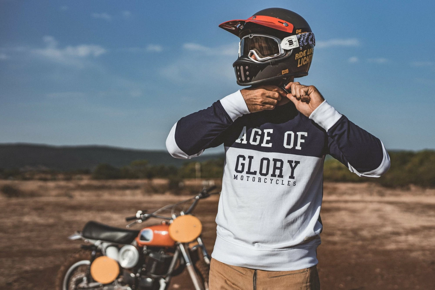 Long Sleeve T's Age Of Glory - College Raglan Long Sleeve Tee-shirt Navy White 3 Long Sleeve T's Age Of Glory - College Raglan Long Sleeve Tee-shirt Navy White