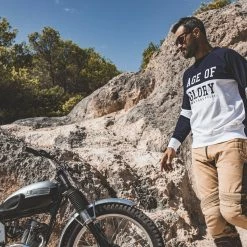 Long Sleeve T's Age Of Glory - College Raglan Long Sleeve Tee-shirt Navy White 7 Long Sleeve T's Age Of Glory - College Raglan Long Sleeve Tee-shirt Navy White