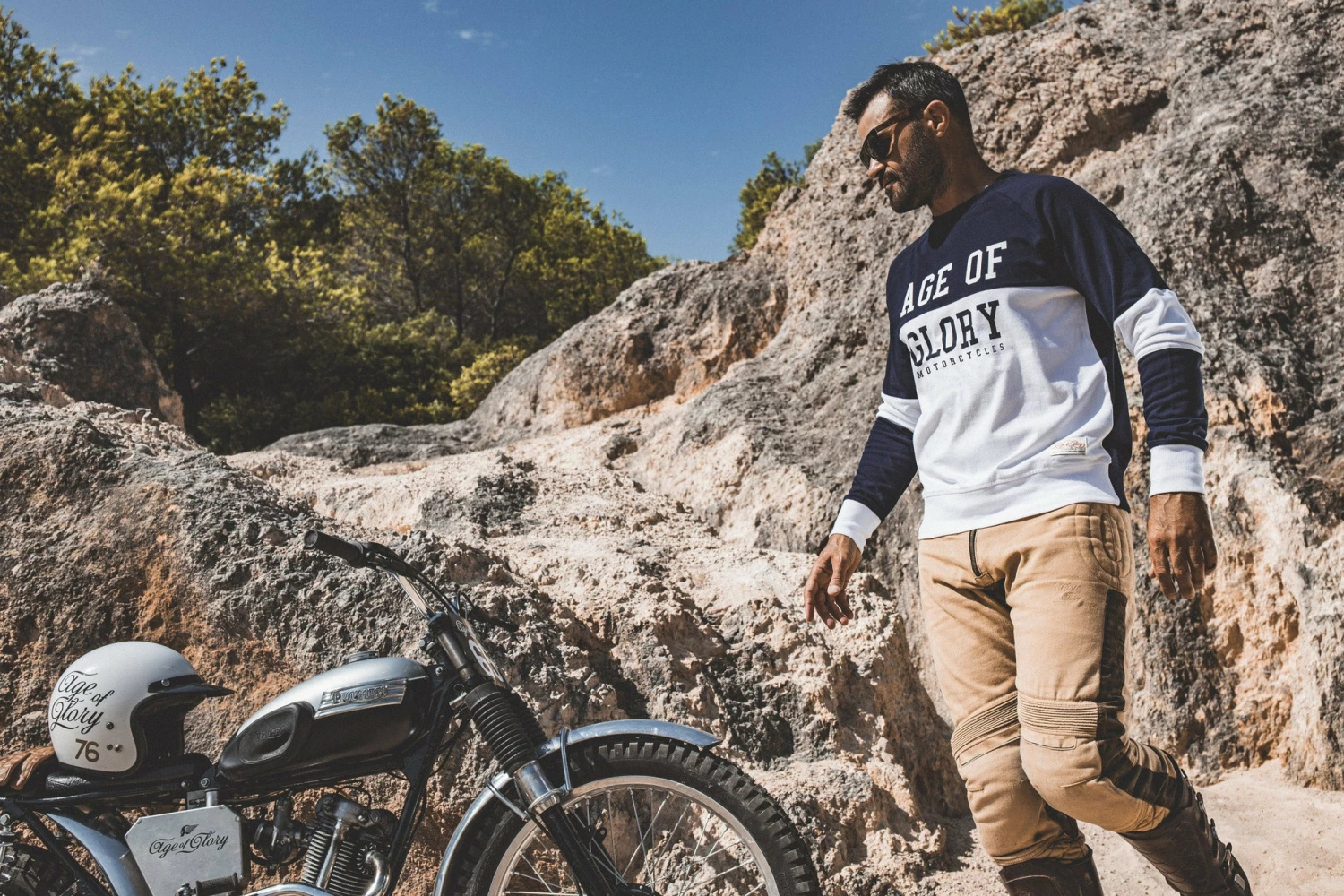 Long Sleeve T's Age Of Glory - College Raglan Long Sleeve Tee-shirt Navy White 4 Long Sleeve T's Age Of Glory - College Raglan Long Sleeve Tee-shirt Navy White