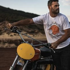 Age Of Glory Race Pirates T-Shirt - White Short Sleeve T's