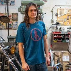 Kytone Peace T-shirt - Red On Blue Short Sleeve T's